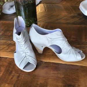 Everybody by BZ MODA grey peep toe bootie Sz 39